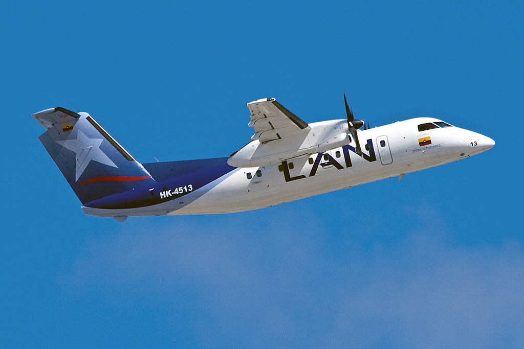 Photo of LAN Colombia DASH 8-200